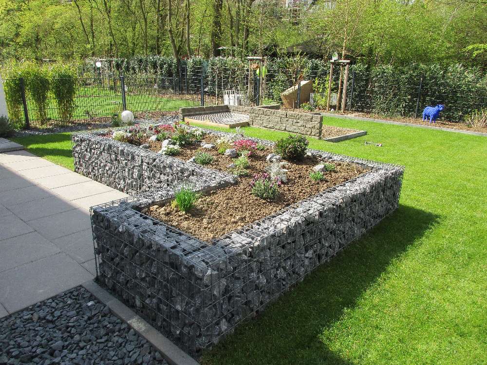 Gabion upphöjd säng gjord efter mått - maskstorlek 5x10cm