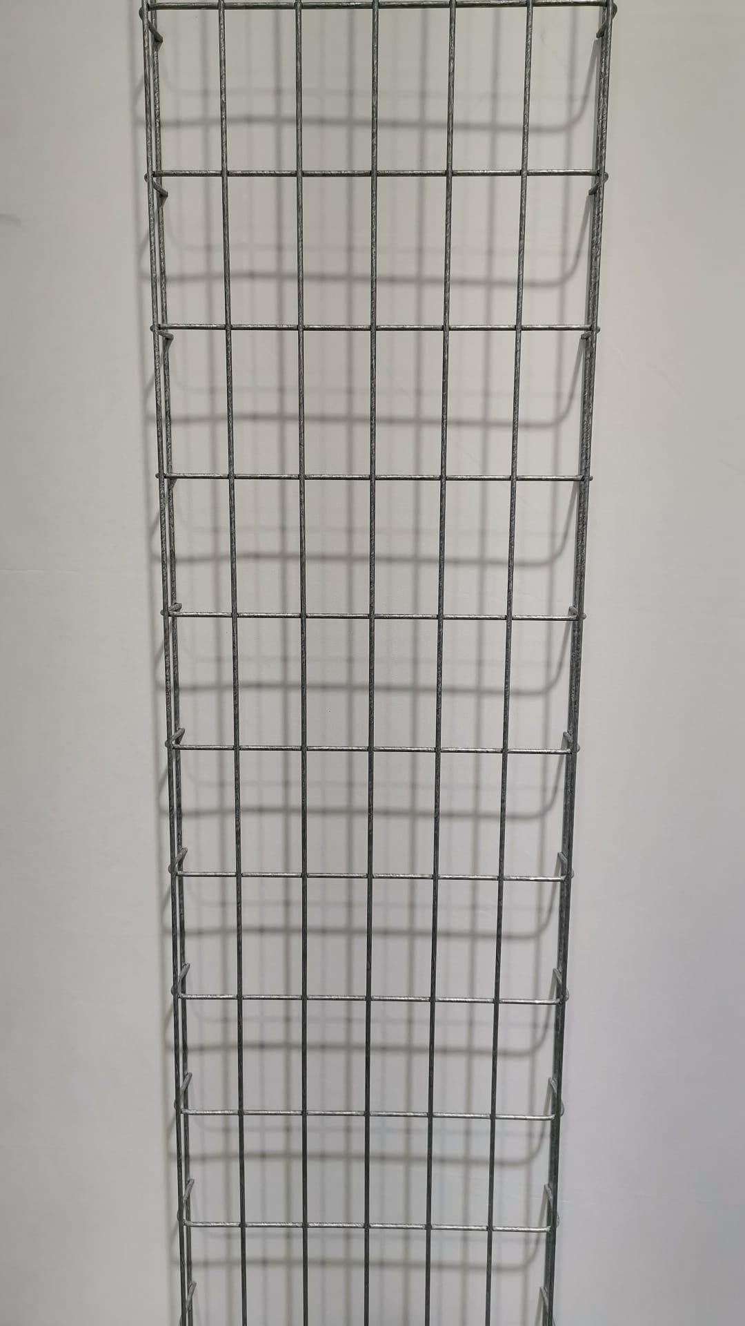 Comprimento da treliça 29 cm, profundidade 5 cm, tamanho da malha 5 x 10 cm