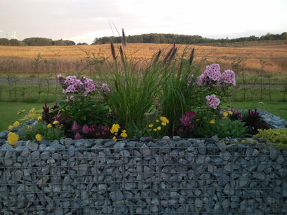 Högbädd, fyrkantig 200 cm x 100 cm x 100 cm (L x H x D), maskstorlek 5 x 5 cm, väggtjocklek 10 cm