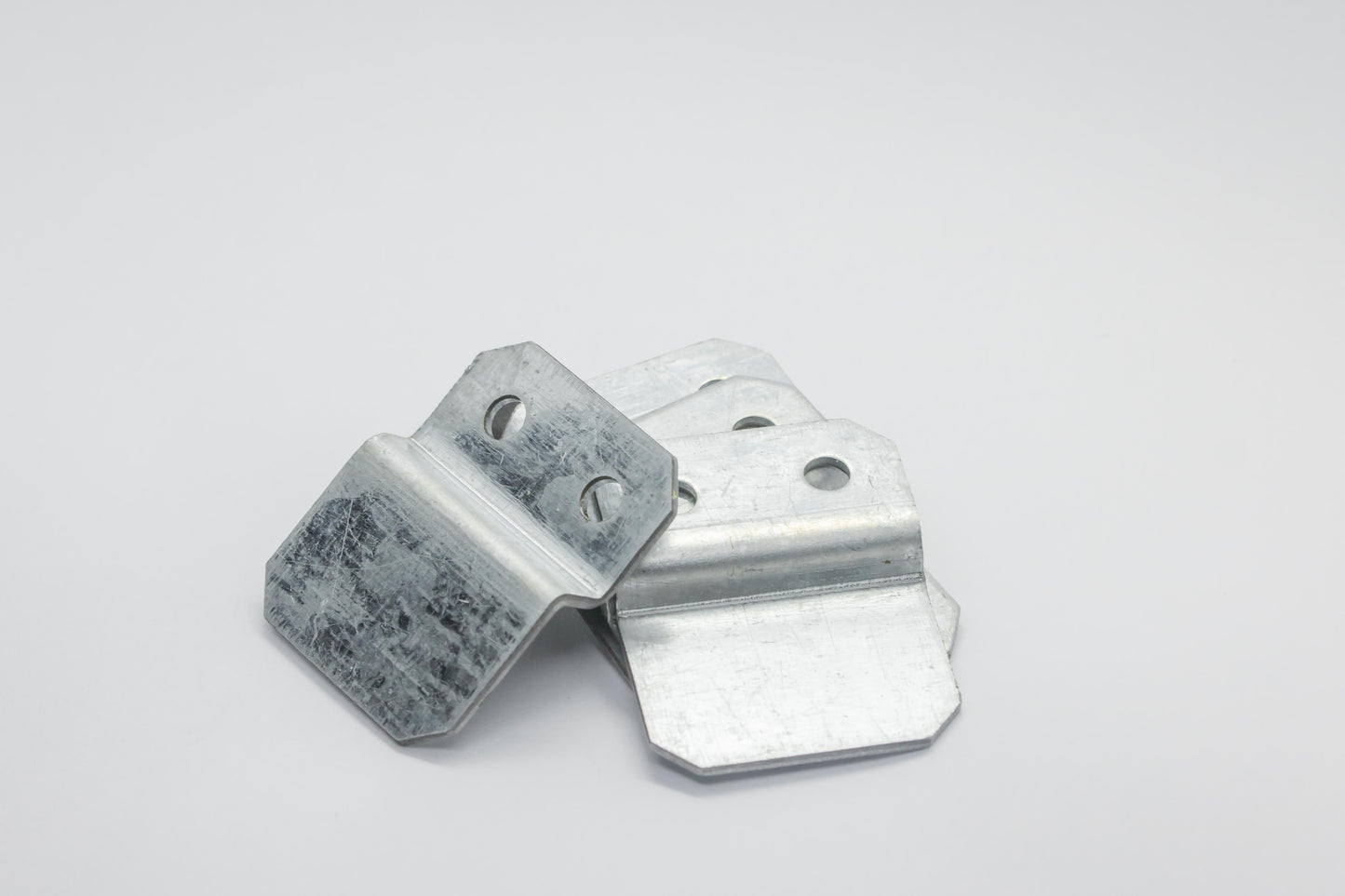 Kit de 4 clips de fixation pour assise de banc sur gabion – Acier galvanisé 1,5 mm