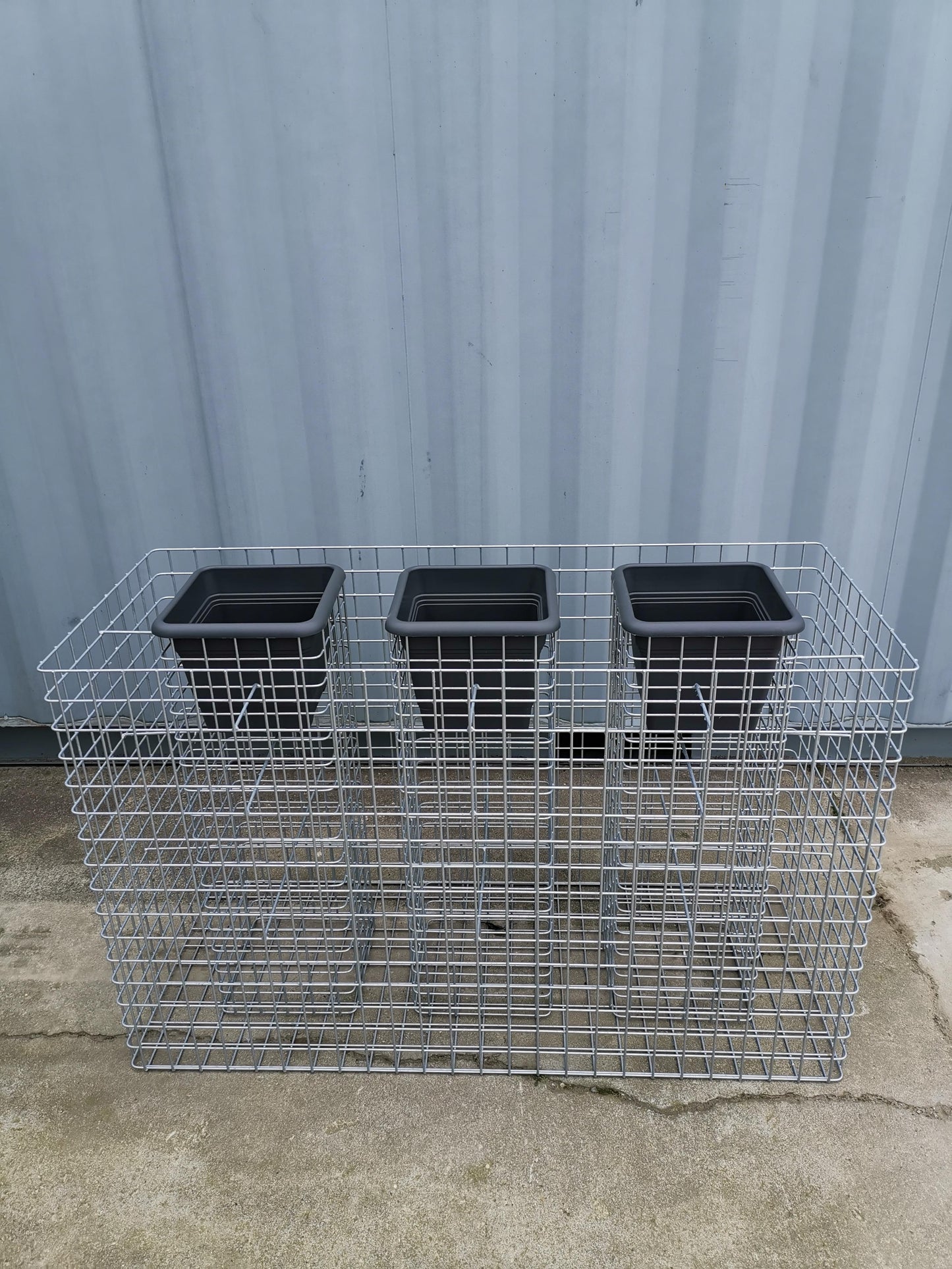 Bloemenzuil 3, hoogte 82 cm basis 127 x 52 cm MW 5 x 5 cm, thermisch verzinkt incl. pot