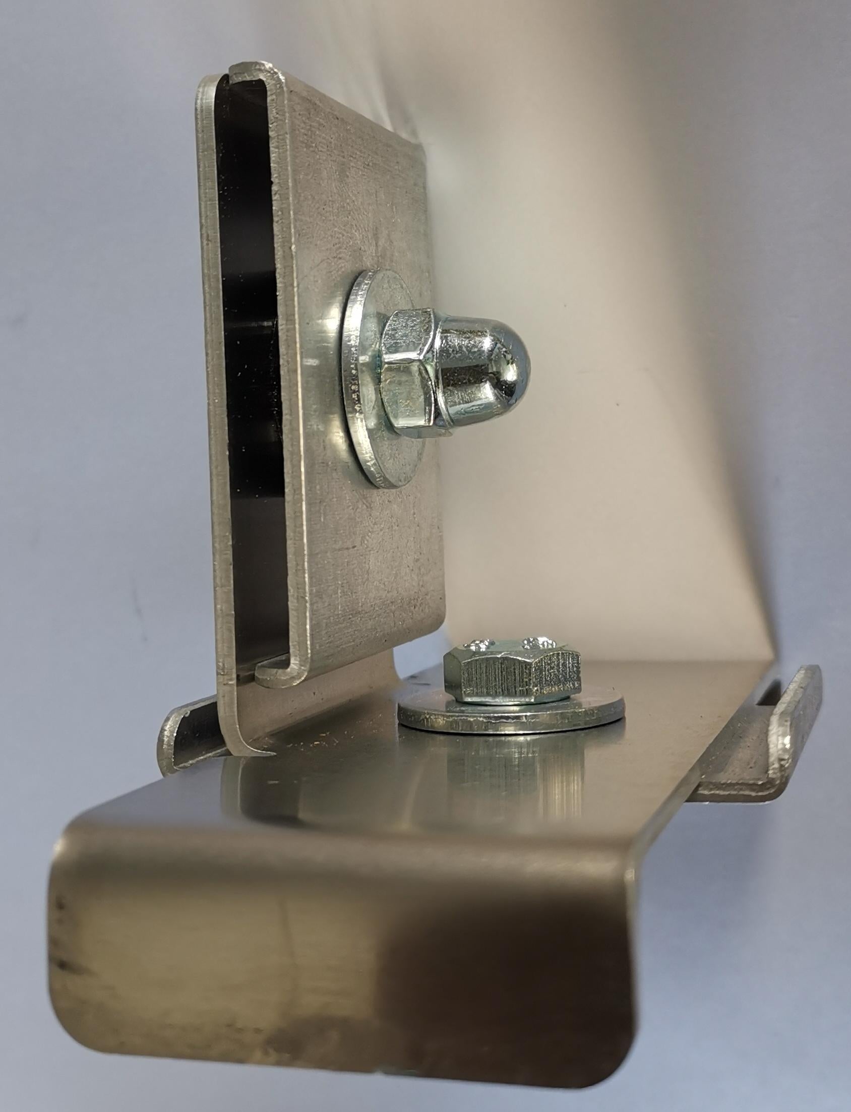 Morsetto con staffa per recinzione 5 x 10 cm per rete metallica doppia, alluminio