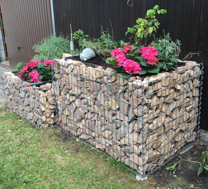 Lit surélevé carré 130 cm x 80 cm x 80 cm (L x H x P), mailles 5 x 10 cm, épaisseur des parois 10 cm