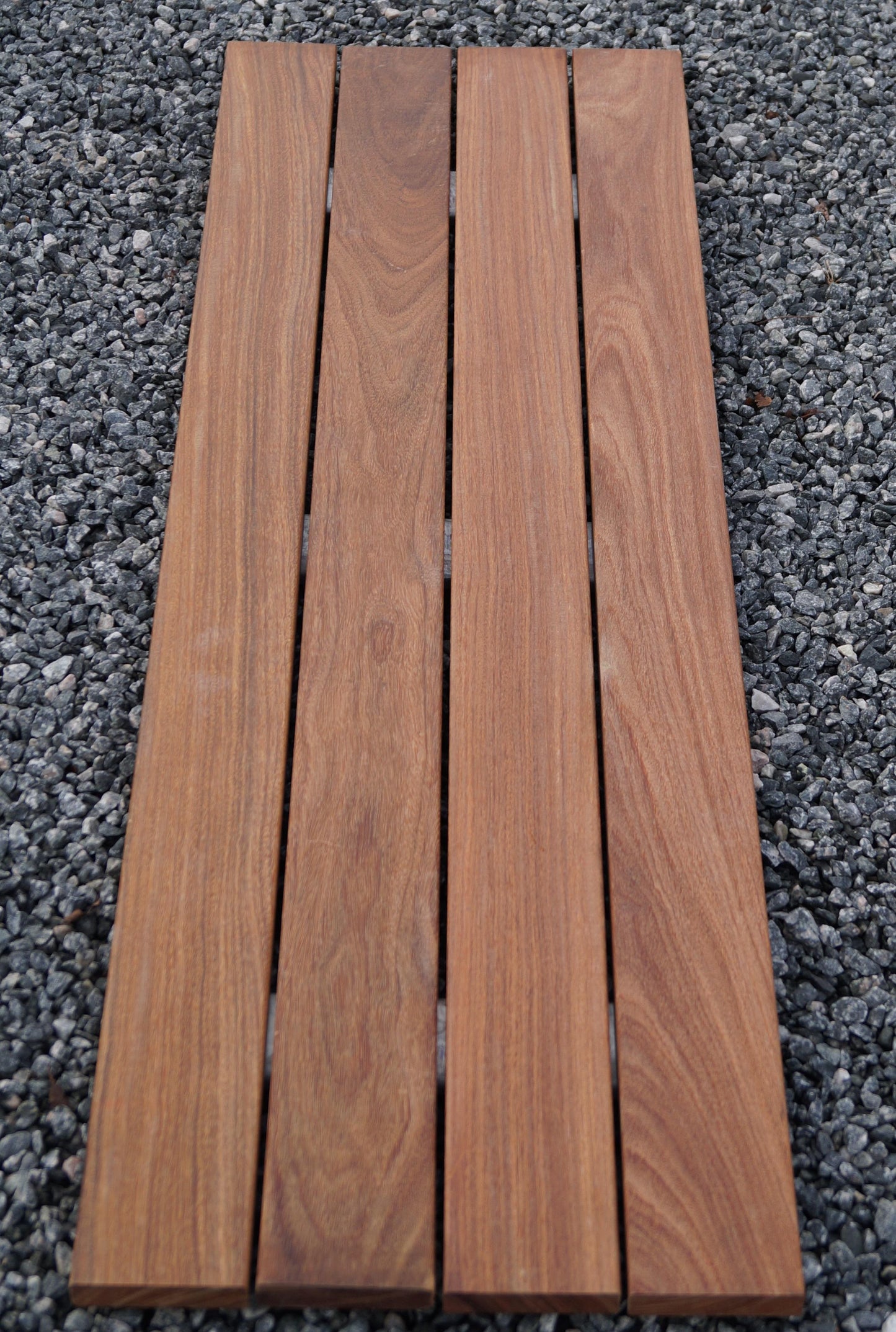 Gabionbänk med 3 spiralgabioner av Cumaru-trä, 205 cm lång x 60 cm hög x 37 cm djup, galvaniserad, MW 5 x 5 cm