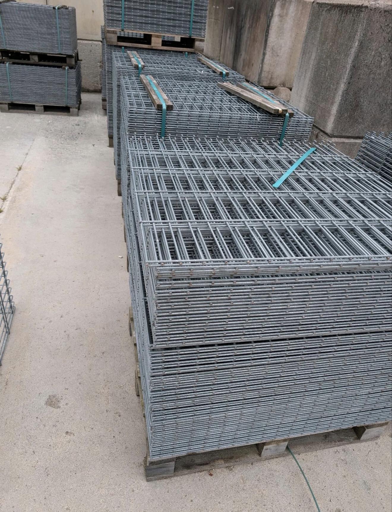 Doppelstabmatte 100 x 100 cm mit Biegung | Verzinkung Galfan, 6/6/6 mm