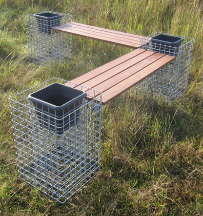Banco de gabiões com 3 colunas de flores - madeira de Cumaru, 205 cm de comprimento x 60 cm de altura x 37 cm de profundidade, galvanizado a quente, MW 5 x 5 cm